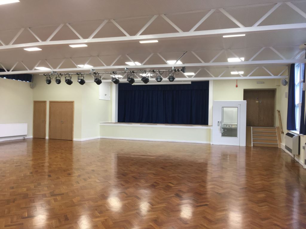 PictA large hall with stage area and spotlights